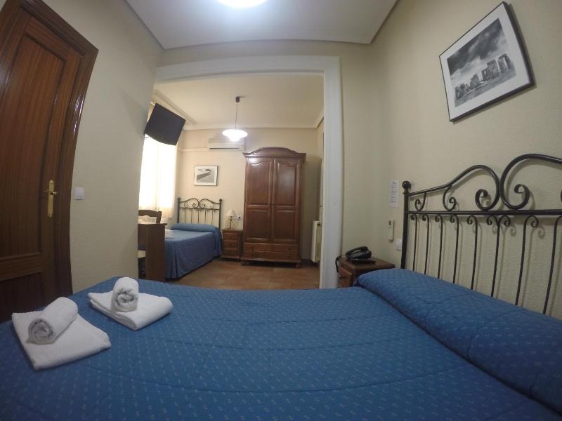 Triple Room image 2