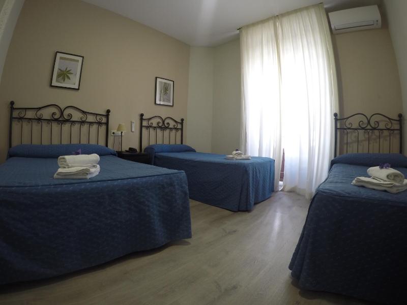 Triple Room image 3
