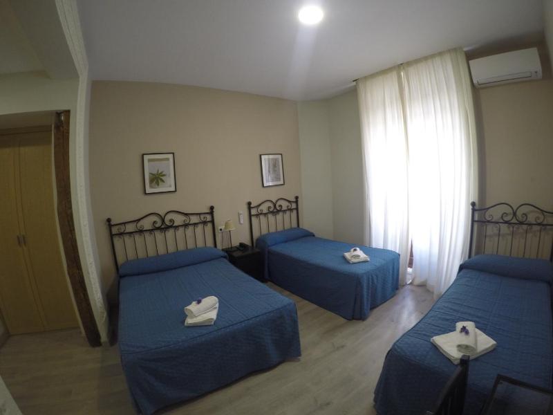 Triple Room image 4