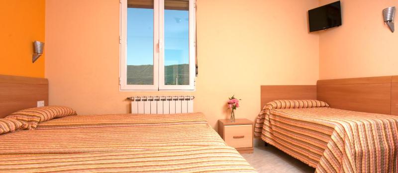 Quadruple Room with Private Bathroom image 4