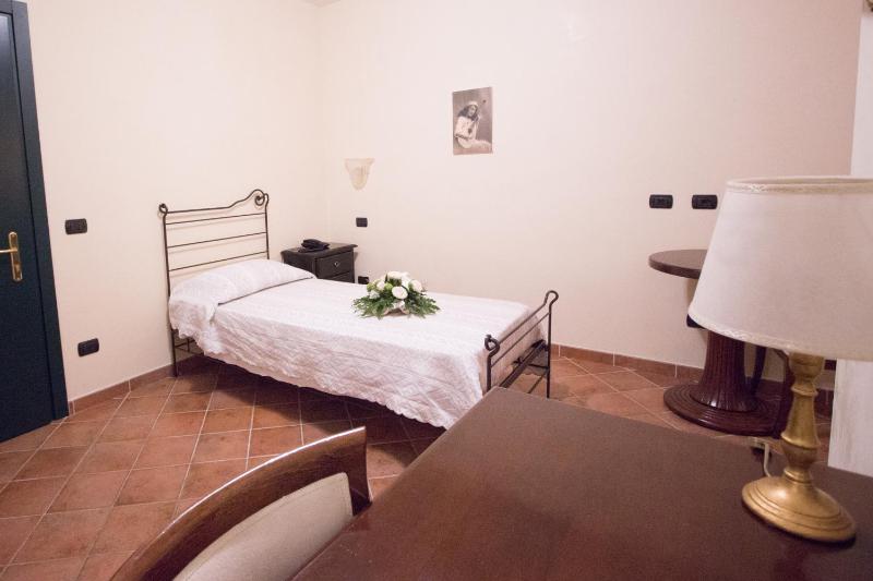 Single Room image 2