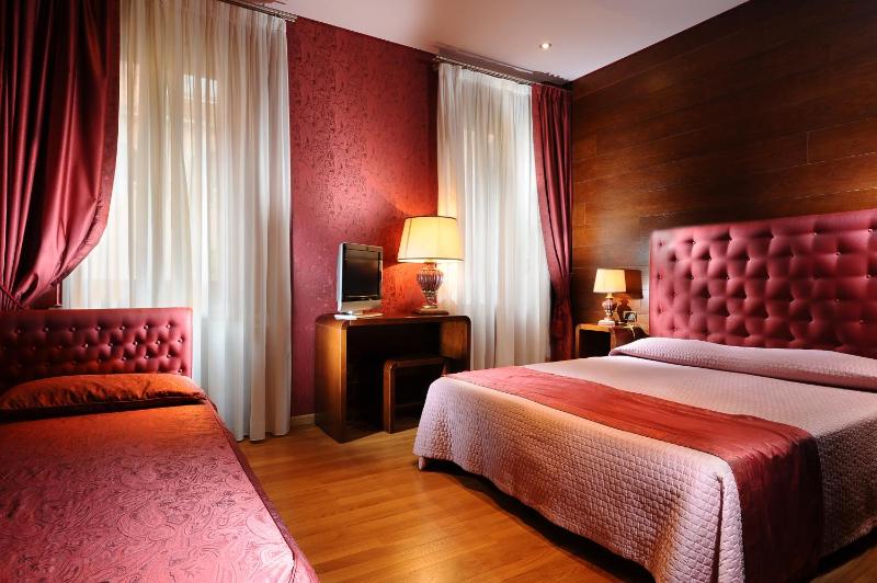 Superior Triple Room image 2