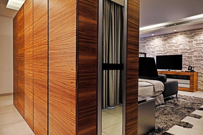 Junior Suite Partial Sea View image 3