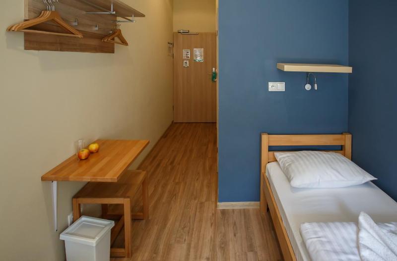 Twin Room Ensuite image 4