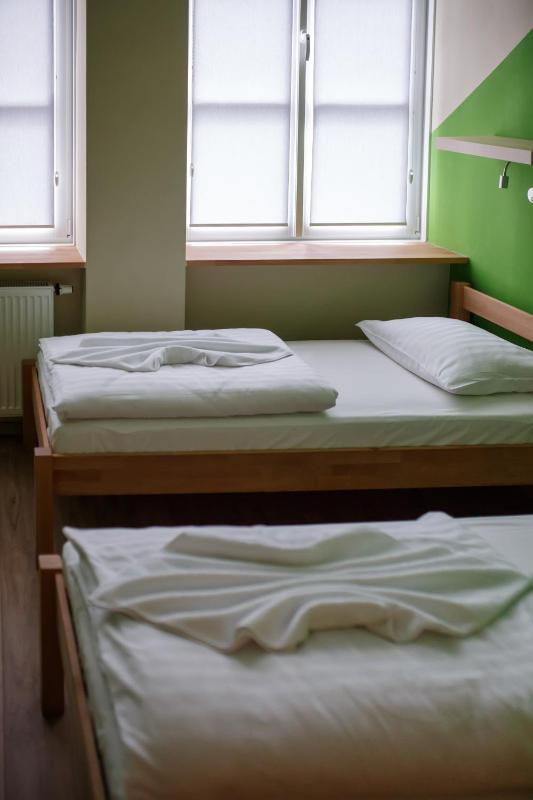 Twin Room Ensuite image 2