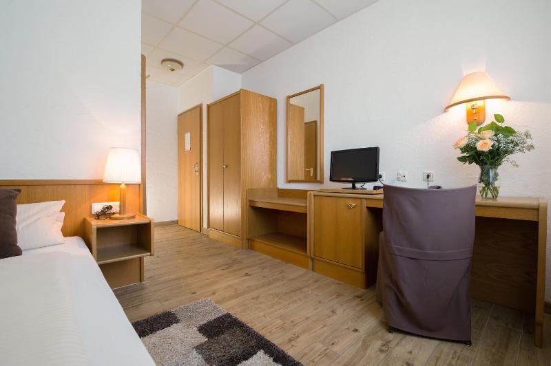 Single Room image 4