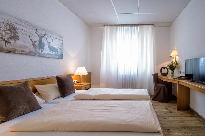 Double Room image 3
