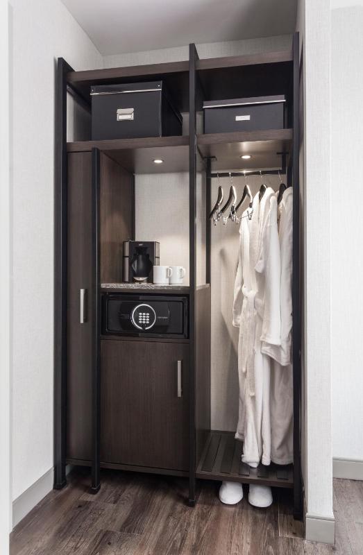 King Room - High Floor image 3