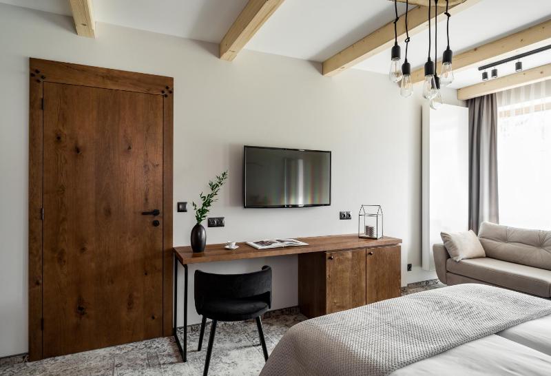 Family Room with Terrace and Mountain View image 2
