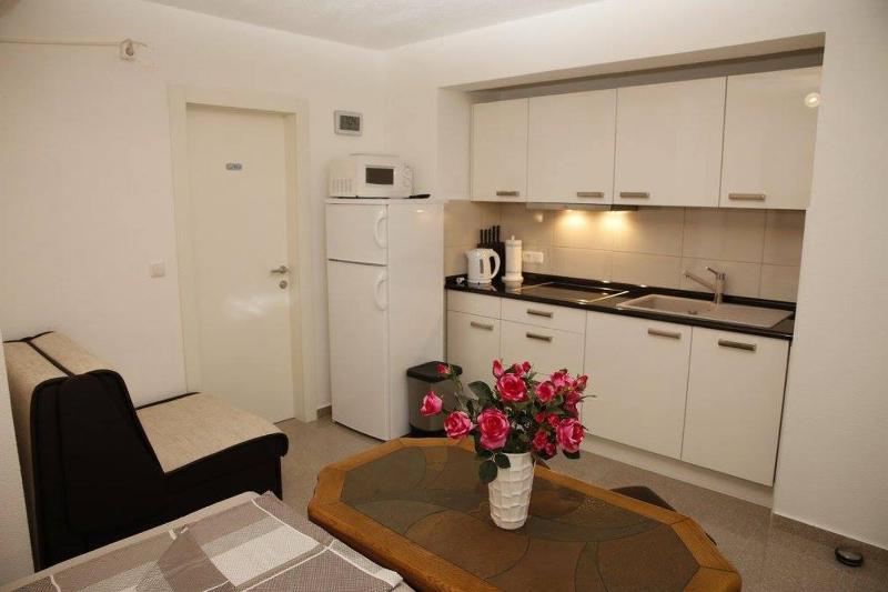 Studio Apartment image 2