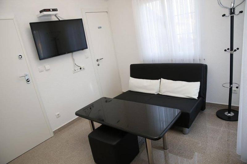 Studio Apartment image 2