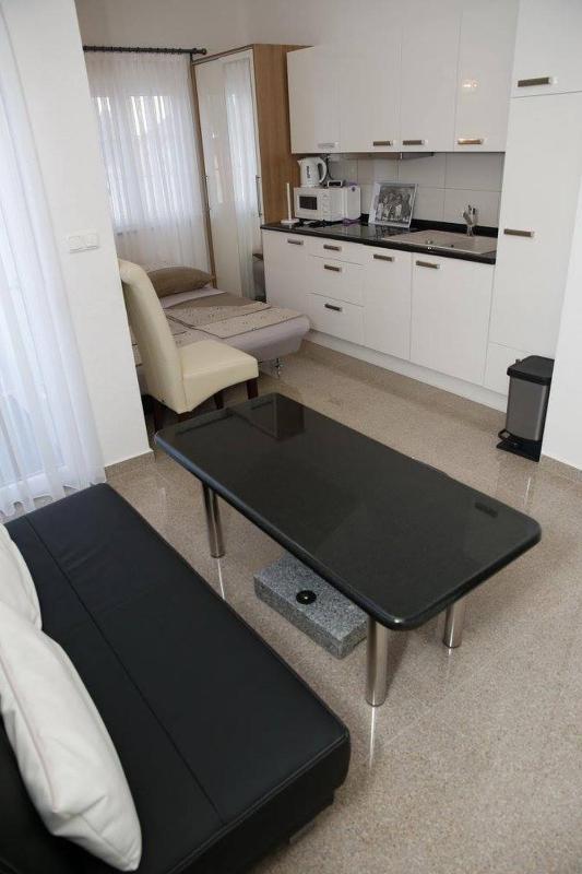 Studio Apartment image 3