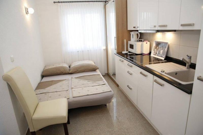 Studio Apartment image 4