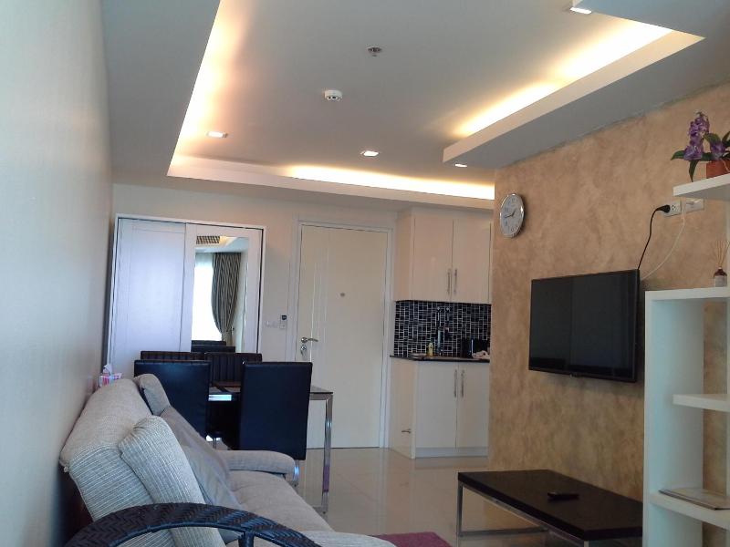 Cosy Beach View Apartments - image 10
