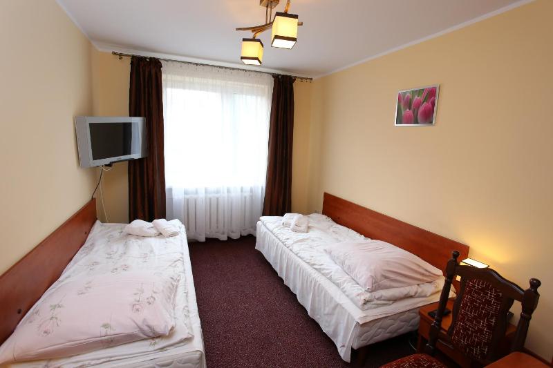 Twin Room image 3