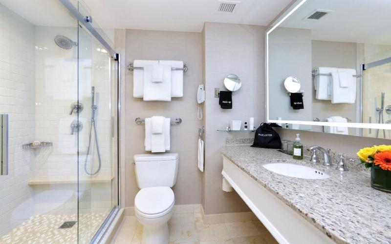 King Room with Harbor View image 2
