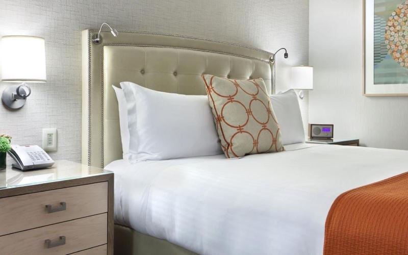 King Room with Harbor View image 4
