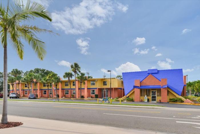 Americas Best Value Inn Sarasota Downtown - image 14