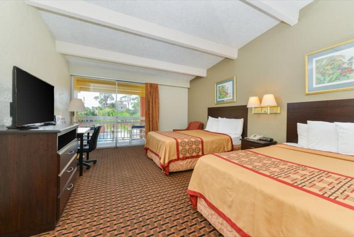 Double Room with Two Double Beds - Non-Smoking with Balcony or Patio image 1