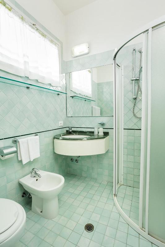 Superior Quadruple Room - Annex image 2
