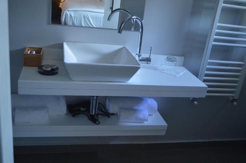 Double Room image 3