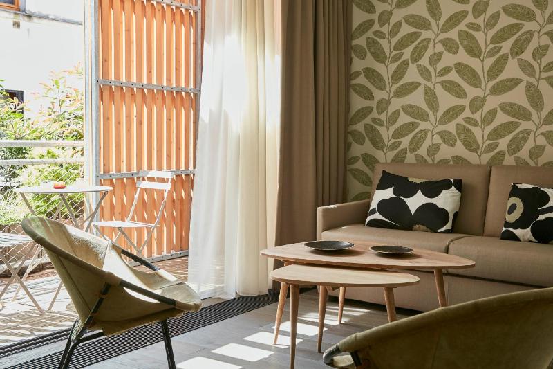 Suite with Garden View image 2