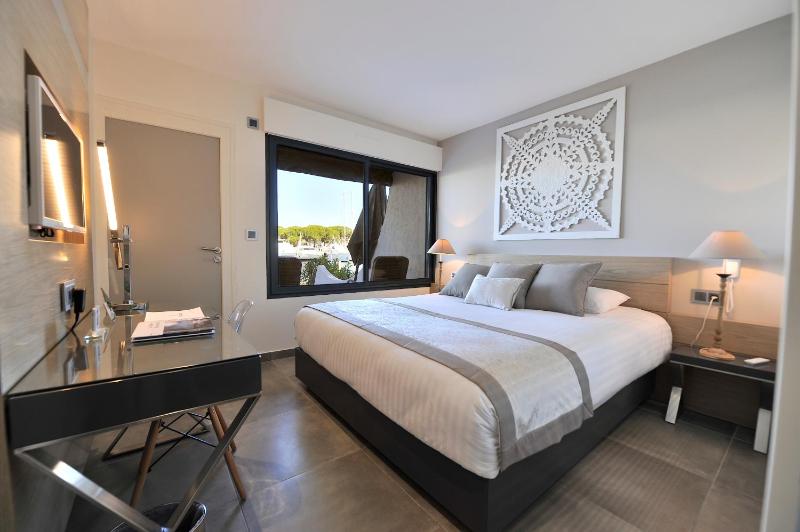 First Double Room image 4