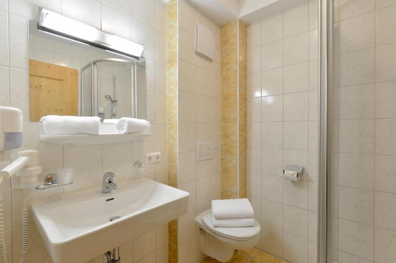 Standard Triple Room image 1