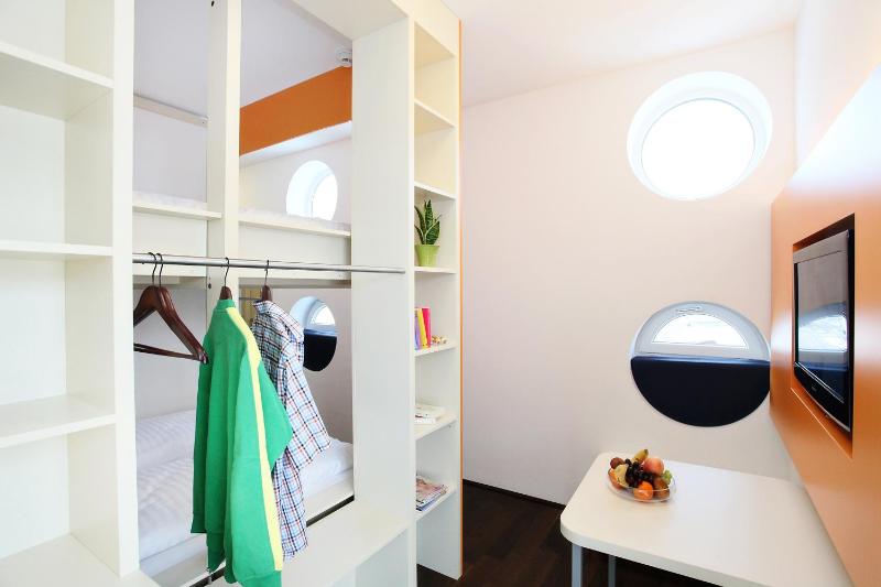 Quadruple Room image 3