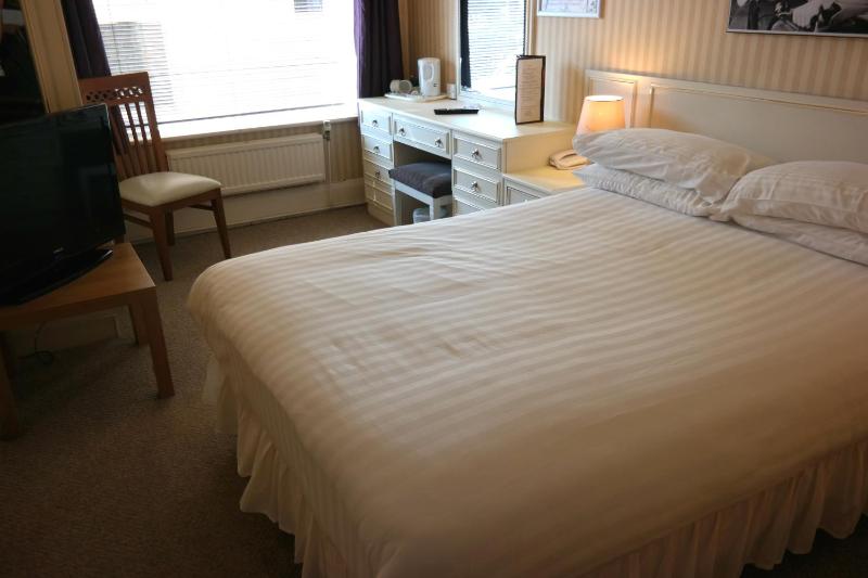 Standard Double Room image 4