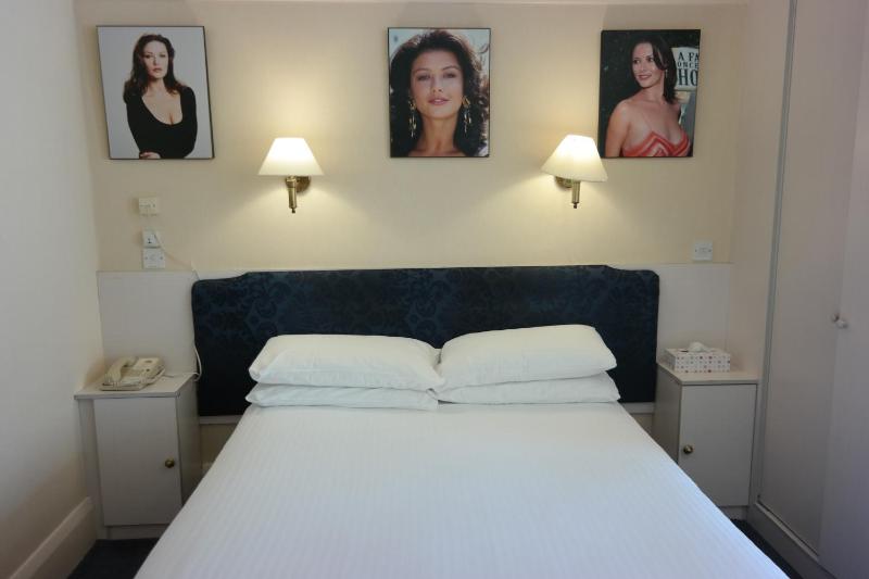 Standard Double Room image 2