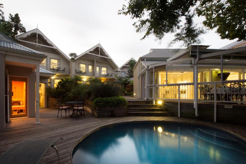 Quarry Lake Inn - image 5