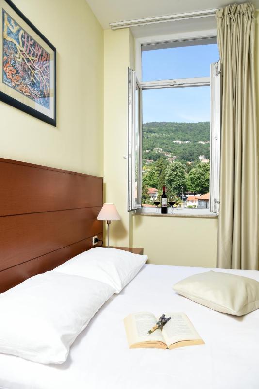 Standard Double or Twin Room image 4
