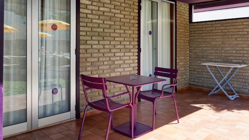 Jacarandas Beach - image 40