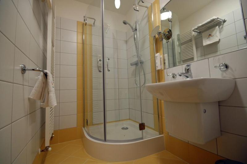 Double Room image 3