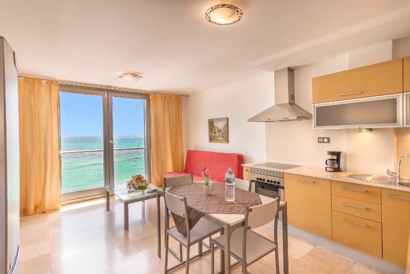 Apartment with Sea View (2 Adults + 1 Child) image 1