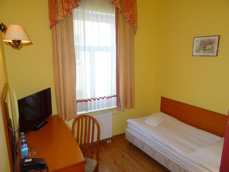 Single Room image 4