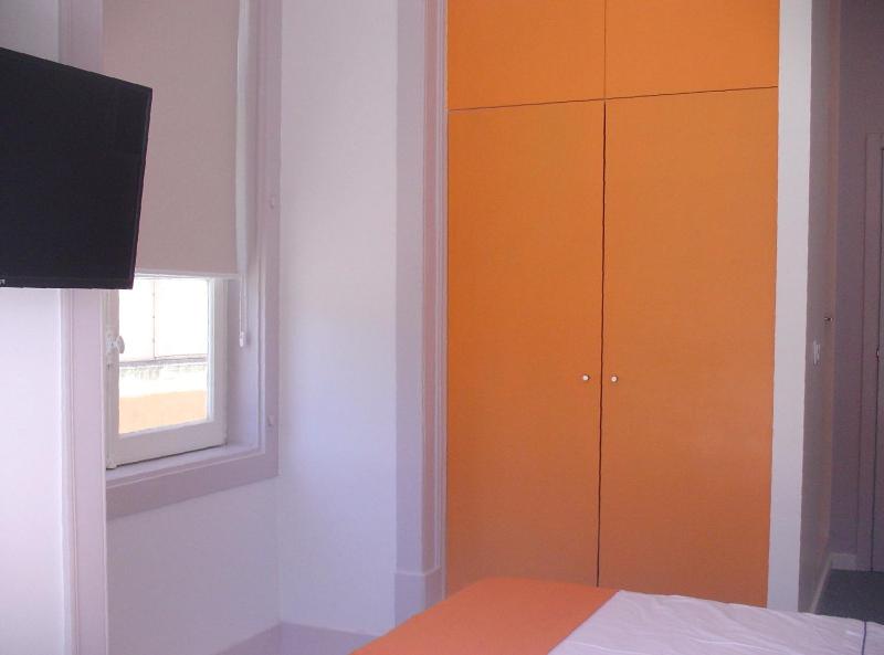 Deluxe Twin Room image 4