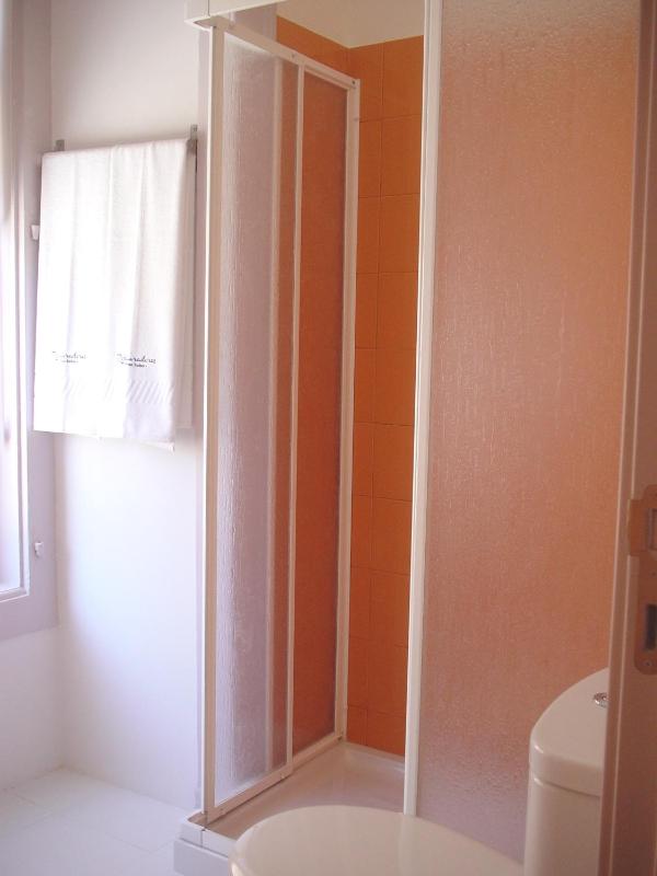 Deluxe Twin Room image 2