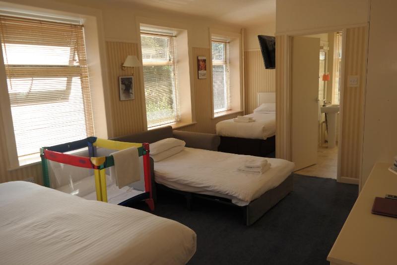 Family Room (2 Adults + 2 Children) image 2