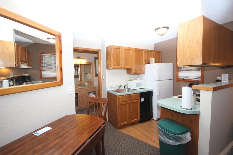 One-Bedroom Suite with River View - Upper Floor image 3