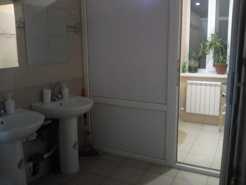 Economy Triple Room with Shared Bathroom image 2