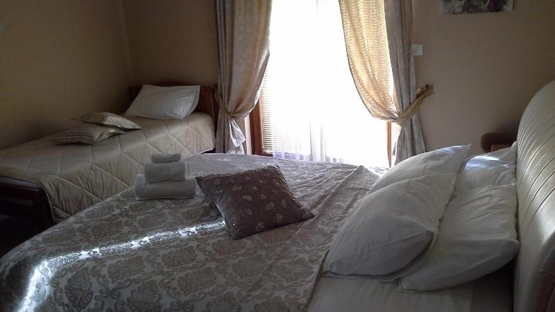 One-Bedroom Apartment image 2