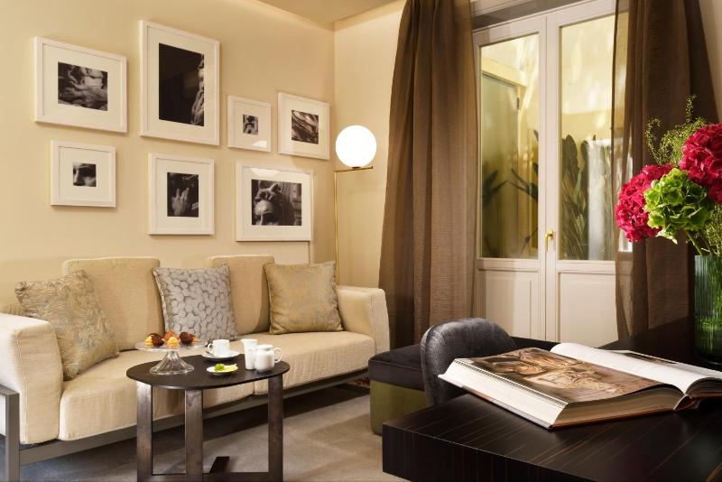 Deluxe Suite with Terrace image 1