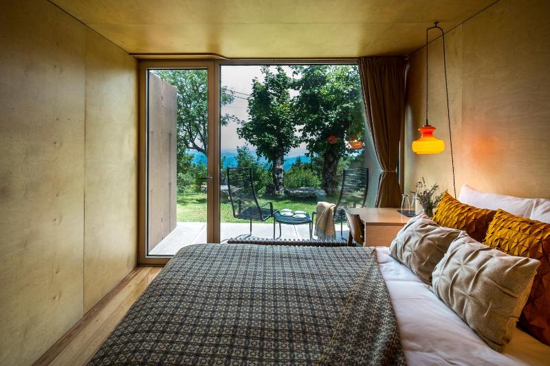 Double Room with Balcony and Mountain View image 4