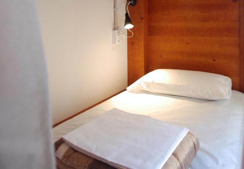 Bed in 14-Bed Mixed Dormitory Room image 3