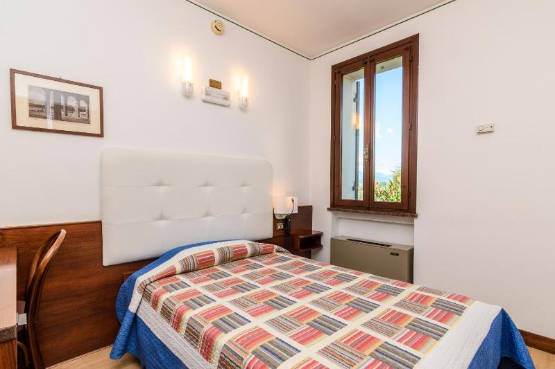 Single Room image 4