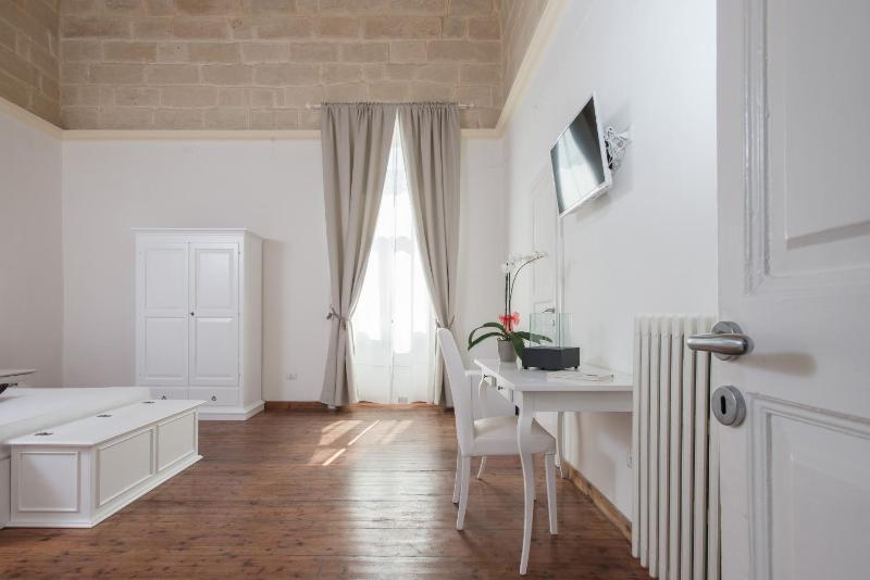 Deluxe Double Room (2 adult + 1 children) image 1