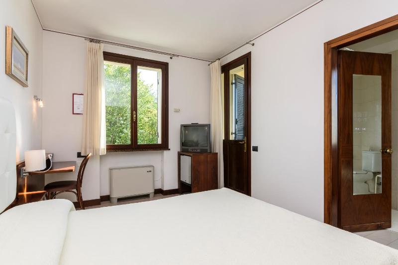 Double or Twin Room image 2
