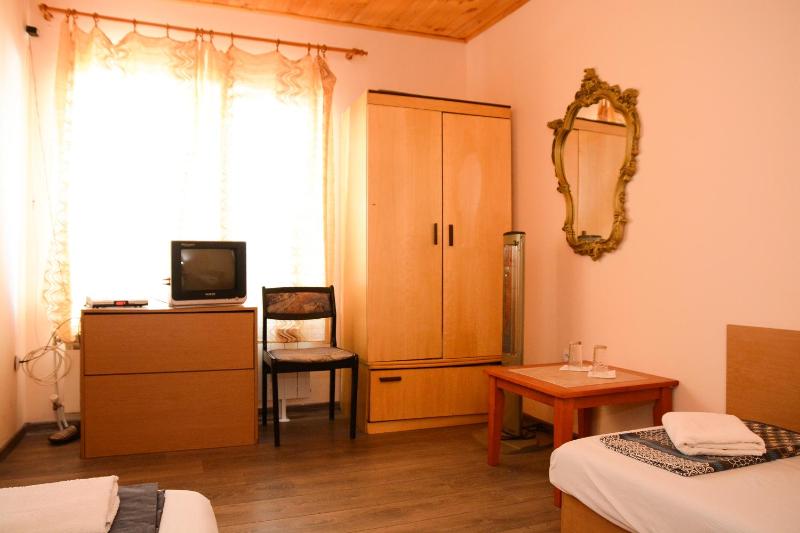 Deluxe Double or Twin Room image 3